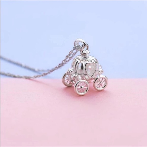 Jewelry - 🌸BLOW OUT 🌸Cinderella’s carriage necklace